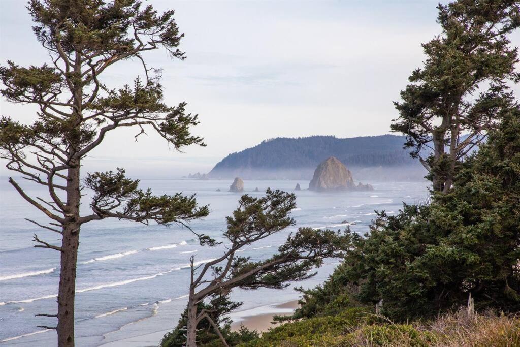 Cannon Beach Vibes, Steps To The Beach,Wifi,3 Full Bedroom En Suites With 3 Fireplaces,Near Downtown Exterior photo