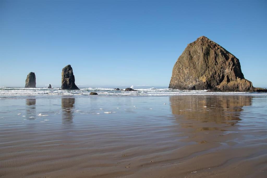 Cannon Beach Vibes, Steps To The Beach,Wifi,3 Full Bedroom En Suites With 3 Fireplaces,Near Downtown Exterior photo